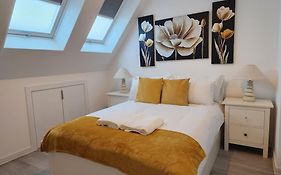 Paradigm Court, Modern 1-Bedroom Apartment
